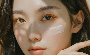 포시즌의원 이천피부과 환절기 속당김, 리쥬란과 스킨부스터 무엇이 더 적합할까..